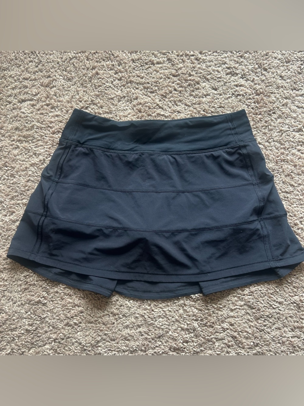 Lululemon Pace Rival Skirt (Tall) *4-way Stretch 15"
Black size 6